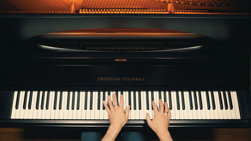 Grotrian-Steinweg Upright Piano im Tonstudio von Produkton Entertainment in Hannover